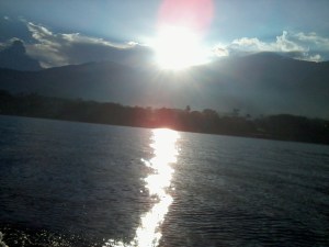 Atardecer en el Lago de Coatepeque, El Salvador Sunset at Coatepeque Lake, El Salvador